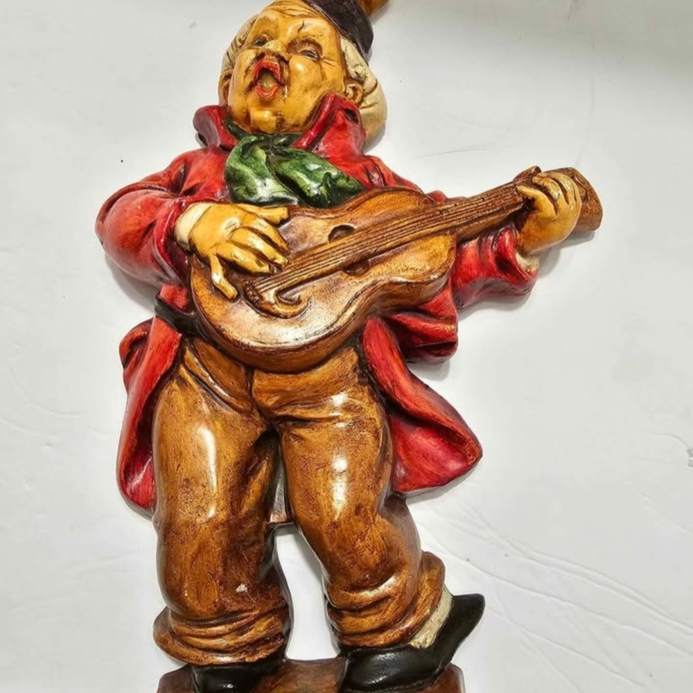 Charming "Very Old" Musician Figure Wall Hanging - Picture 6 of 10
